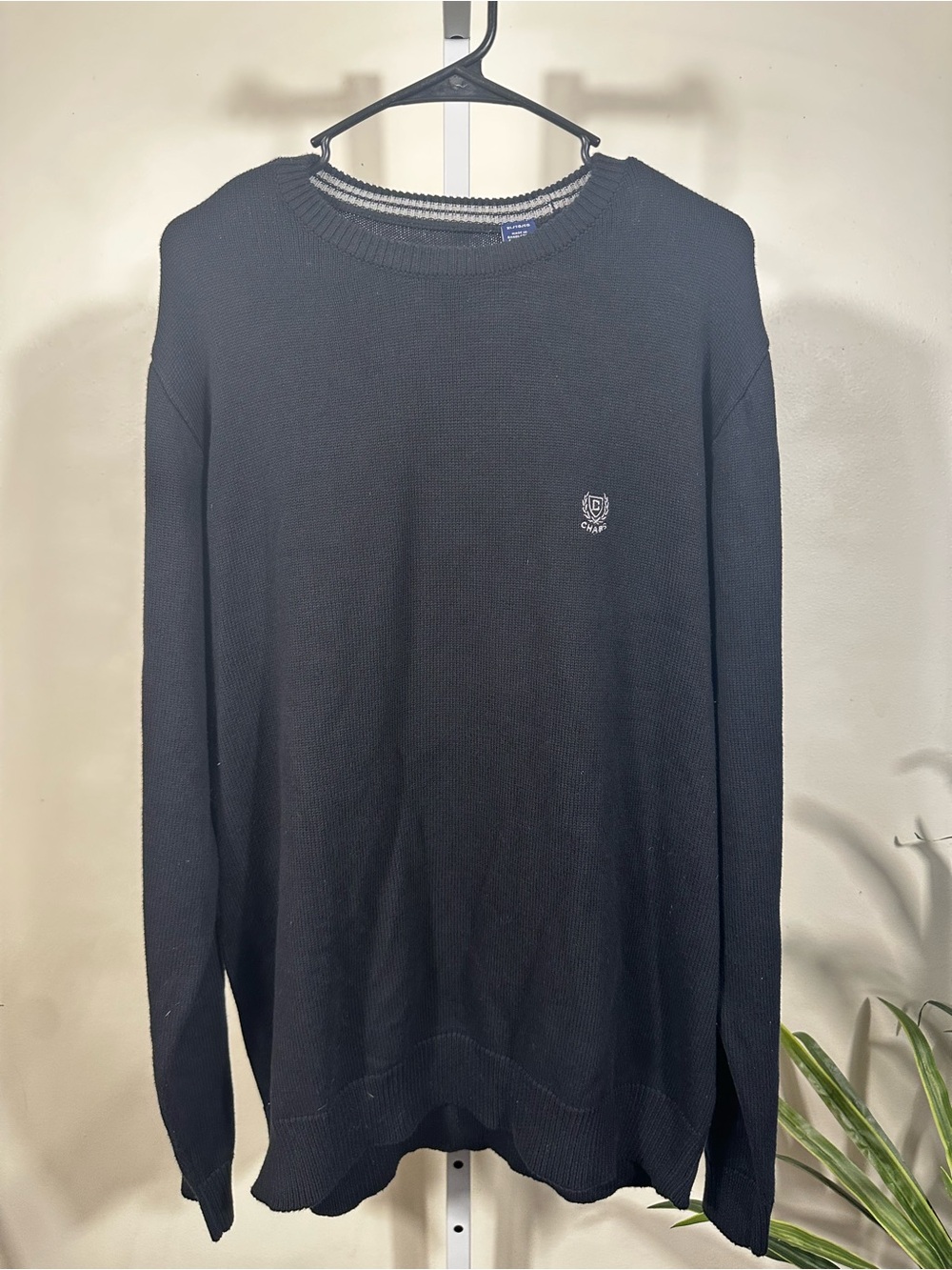 W213. Chaps Men's Black Crewneck Sweater with Crest
